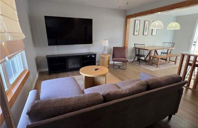 2402  SE Jayel  TER Unit #2 photos photos