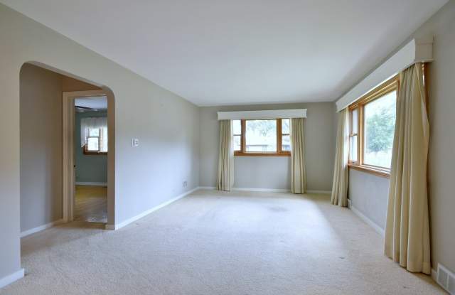 415 E Niagara Avenue Gallery 3
