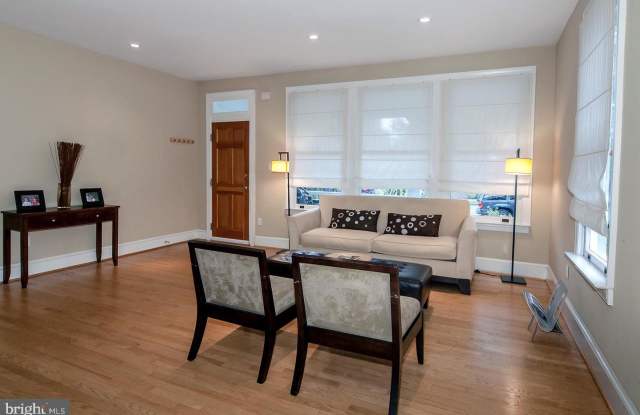 1413 FOXHALL RD NW Gallery 3