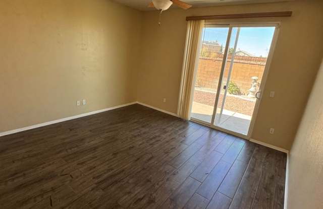 Cypress Pointe Home, 3 Bedrooms 2 Bathrooms, Gallery 3