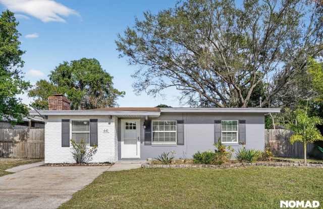 Charming 3BR House W/ Large Fenced In Yard in Chuluota - 441 East 5th Street, Chuluota, FL 32766