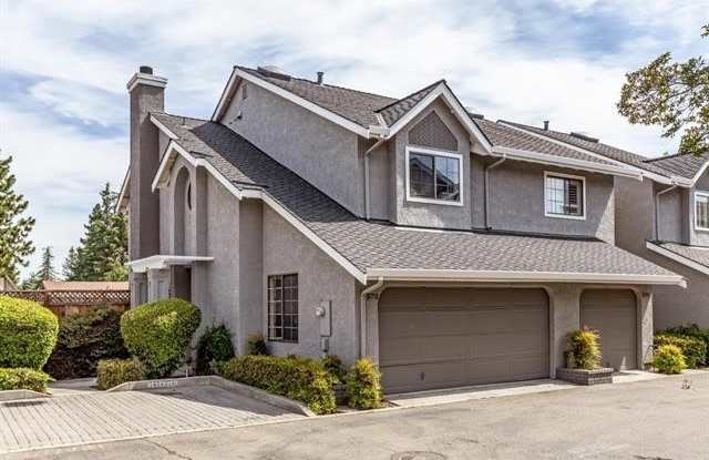 End unit in quiet Campbell location! photos photos
