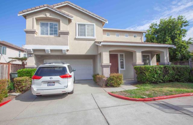 Spacious 5BR/3BA Home with Cathedral Ceilings  Large Backyard – Built 2000 photos photos