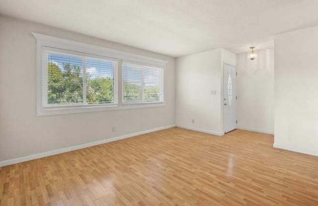 1084 Mohr Ln Apt D Gallery 4