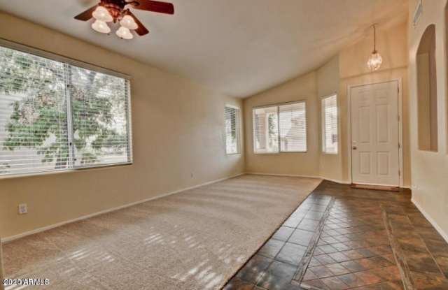 6904 W PONTIAC Drive Gallery 3