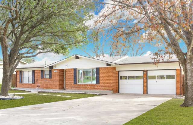 2806 Belvoir Dr Gallery 1