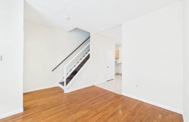 HUGE 3 BED 2 bath NEAR TEMPLE UNIVERSITY Available Now Gallery 3