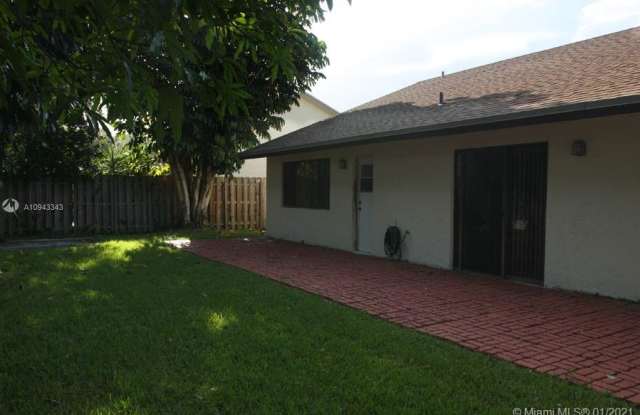 7850 NW 54th Ct Gallery 2