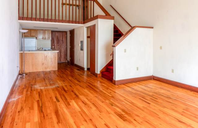 402 W Dayton St photos photos