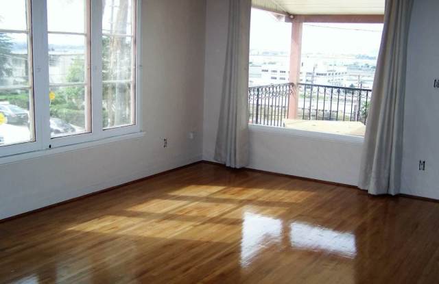 1332 Sassafras Gallery 2