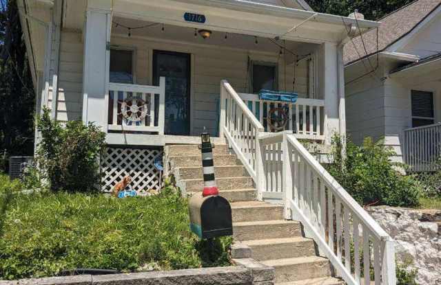 Great 2 bedroom available by KU Med - 1716 West 41st Street, Kansas City, MO 64111