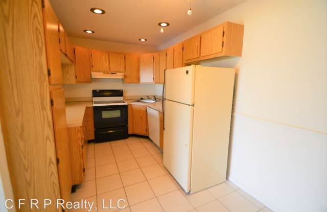 1327 S Pine Ridge Circle #G2 Gallery 4