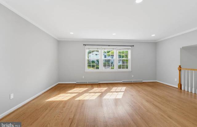 8125 SAXONY Drive Gallery 3