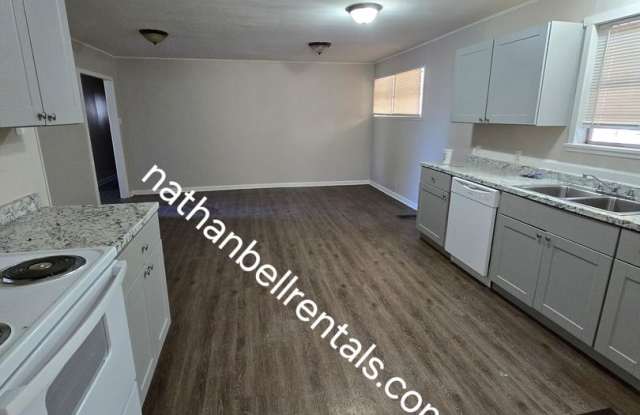 Single-Family Home: 4 bed, 2 bath photos photos