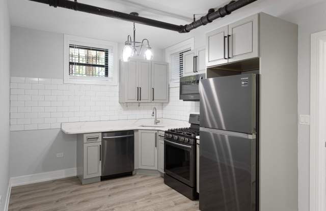 1062 W Glenlake Ave photos photos