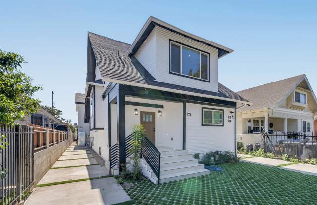 678 East 45th Street photos photos