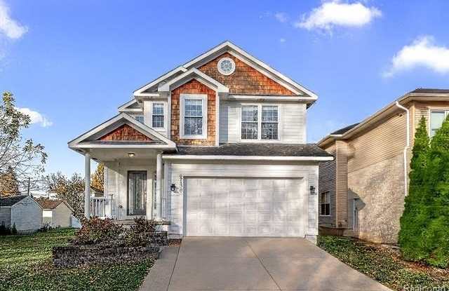 2136 Brock Street - 2136 Brock Street, Keego Harbor, MI 48320