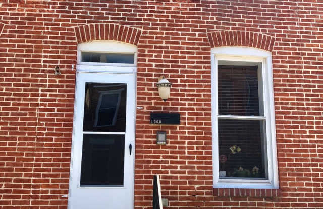 Charming 2 Bedroom/1.5 Bathroom Townhome in Federal Hill w/ Rooftop Deck! photos photos
