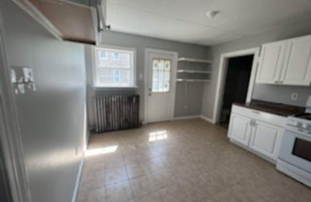 Charming 4-Bedroom, 2-Bath Home with Spacious Living Areas Gallery 4