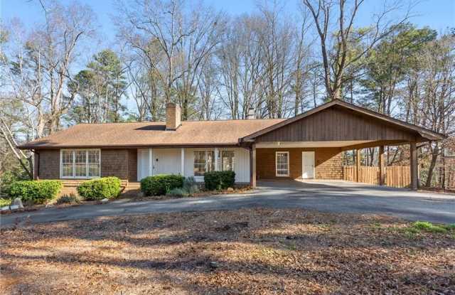 3355 Pinetree Drive SE photos photos