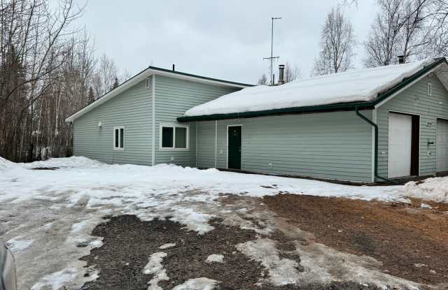 Location Location Location! 2 Bedroom with Garage Available 11/1! photos photos