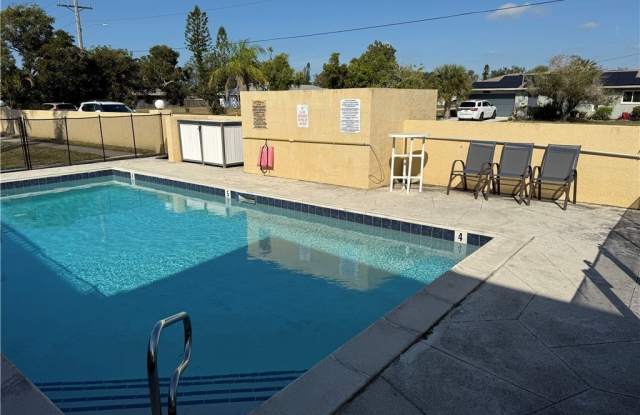 1104 SE 8th Street unit: 4 photos photos