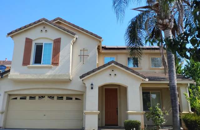 Spacious 6 Bedroom Home in North Merced - Solar Included! photos photos