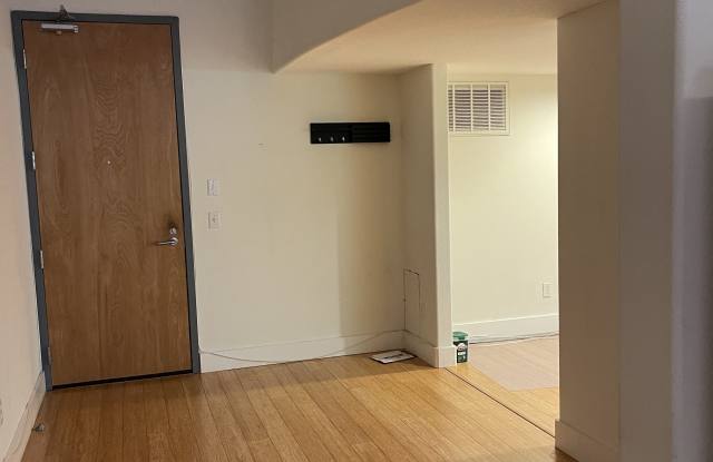 18 Lansing Street Gallery 3