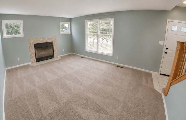 Beautiful Single Family Home on the West-Side + Fully Fenced in Yard + Close to Anneberg Park! Available Now! Gallery 3