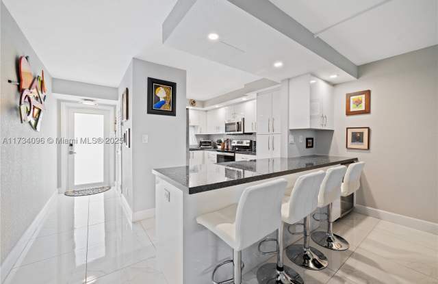 711 S Hollybrook Dr Gallery 4