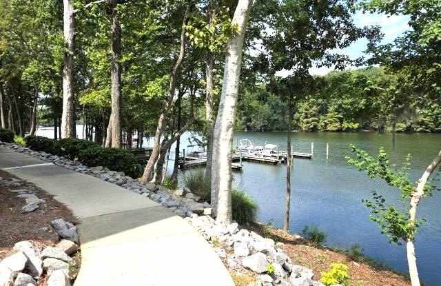 195 Ballard Lane Gallery 3