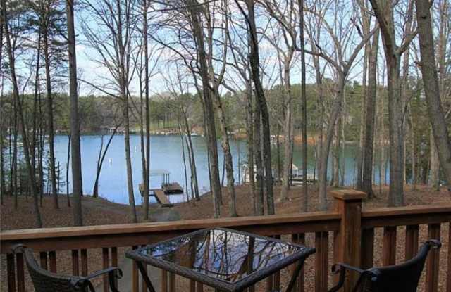 3235 Lakeside Drive Gallery 1