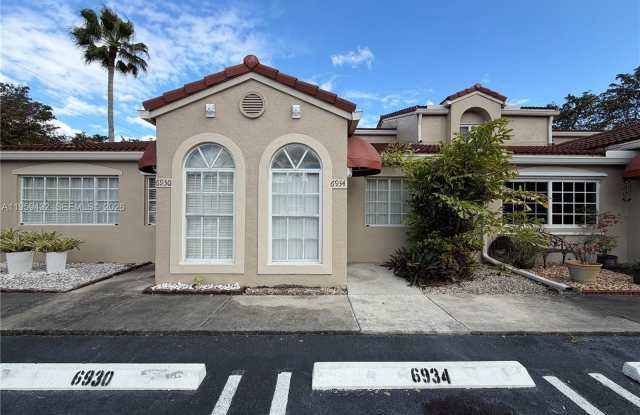 6934 NW 166th Ter photos photos