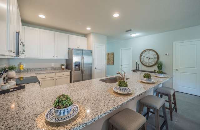 Modern Cape Coral Home with 3-Car Garage – Stylish, Spacious & Nearly New! Gallery 4