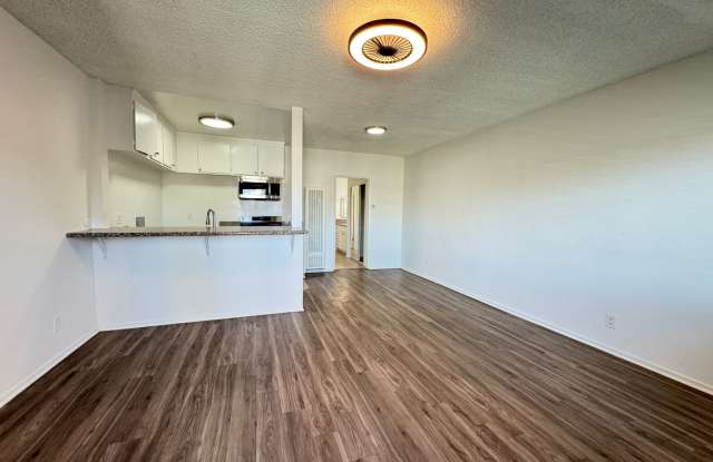 15925 Victory Blvd. Gallery 3