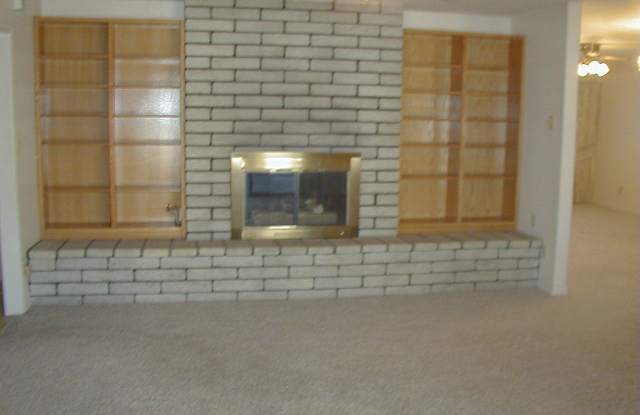 1556 E GLADE Avenue Gallery 3