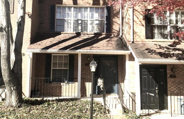 2108 HUTCHISON GROVE COURT - 2108 Hutchison Grove Court, Idylwood, VA 22043