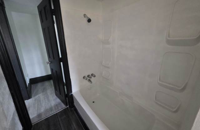 Updated 1 bedroom 1 bath for rent in Arlington! photos photos