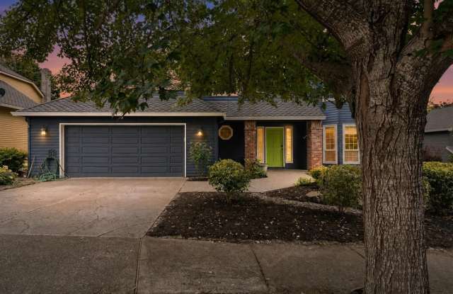 Spacious 4BR House in Tualatin Gallery 1