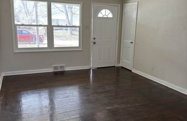 2524 SE Virginia Gallery 2
