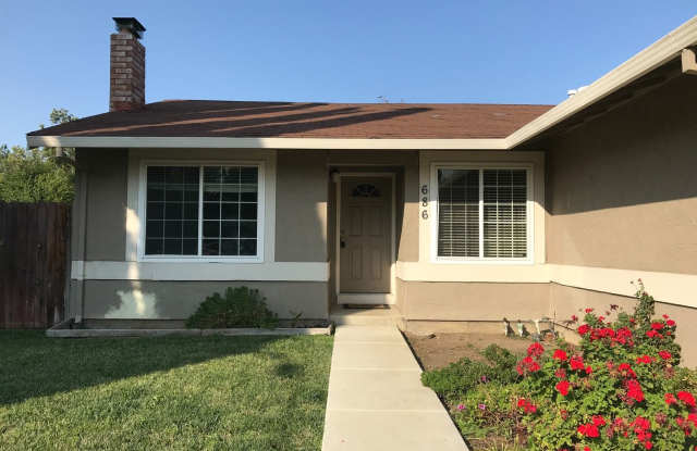 686 Sereno Drive Gallery 3