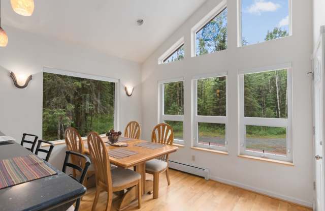 SEASONAL SOLDOTNA CABIN Gallery 3