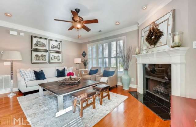 1687 Carr Cir Gallery 2