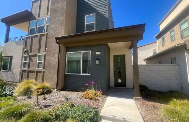 Beautiful 3-Bedroom Home with Solar Panels in Valencia! photos photos