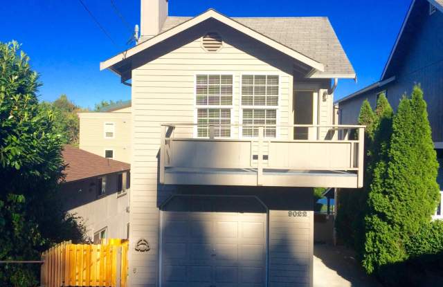Spacious 3-Bed, 3-Bath Maple Leaf Home Gallery 1