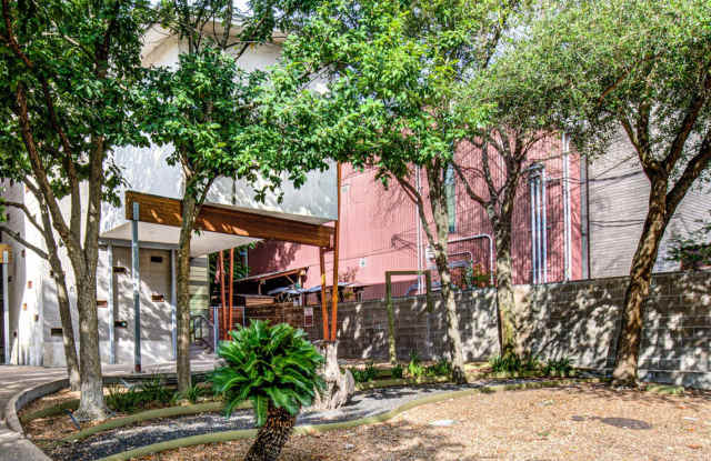 ONE MONTH FREE RENT! Contemporary Stand Alone Condo with Private Hot Tub - Walkable to Downtown! Gallery 4