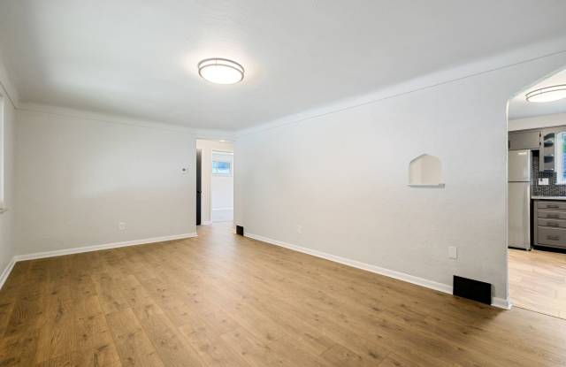 Stunning 3 bedroom home in West Mifflin available now! Gallery 4