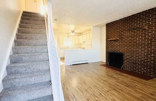 Beautiful 2 Bedroom Town Home! Gallery 3