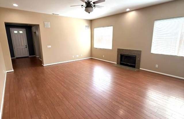 Gorgeous turn key 3 bedroom house Gallery 3