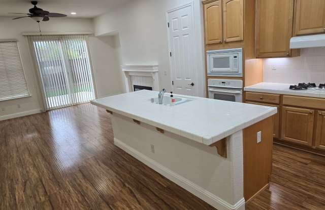 beautifully maintained 4-bedroom, 2-bath, 2,037 sq ft in Mountain House Gallery 4